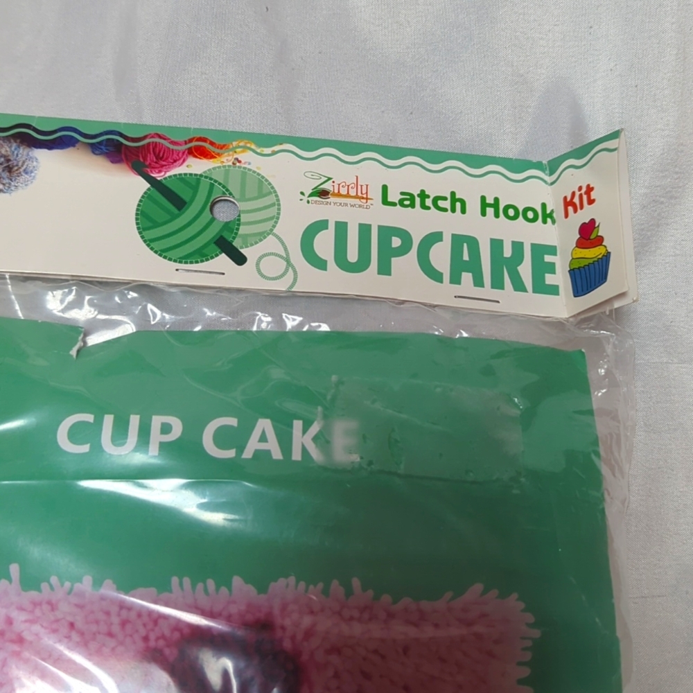 Zirrly Latch Hook Kit Cupcake Pink & White Crafting Hobby NEW - Picture 2 of 3